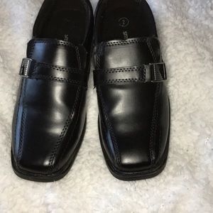Black dress shoes